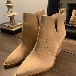 Vince Camuto booties size 8.5
